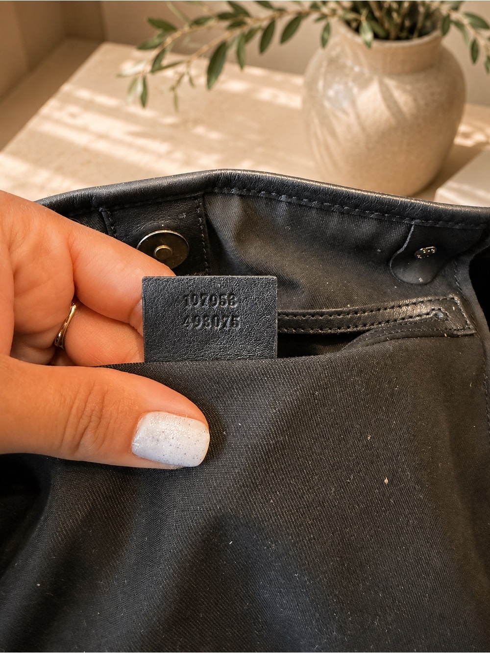 Authentic Gucci GG Crystal Tote Bag – Navy/ Silver Monogram Canvas w/ COA - Picture 11 of 15